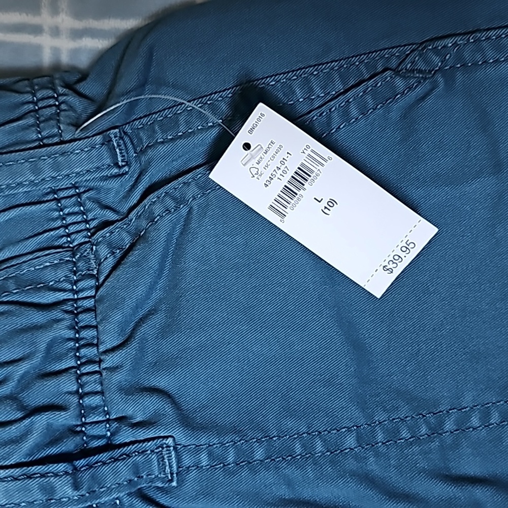 GAP shorts - Picture 2 of 6